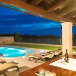 Macarinka, A Luxurious, Private Minutes From The