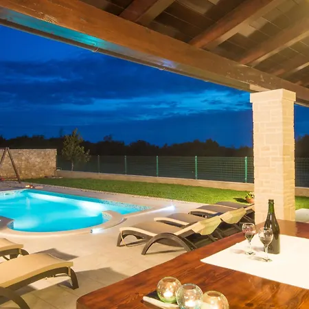 Macarinka, A Luxurious, Private Minutes From The