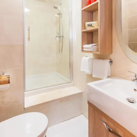 Macarinka, A Luxurious, Private Minutes From The