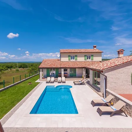 Macarinka, A Luxurious, Private Minutes From The Semesterbostad Ubasico