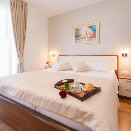 Semesterbostad Macarinka, A Luxurious, Private Minutes From The Ubasico