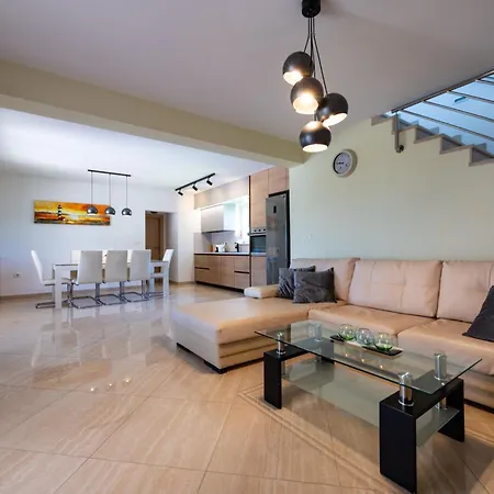 Macarinka, A Luxurious, Private Minutes From The