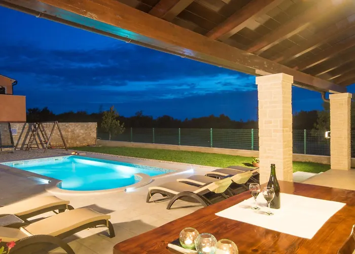 Macarinka, A Luxurious, Private Minutes From The