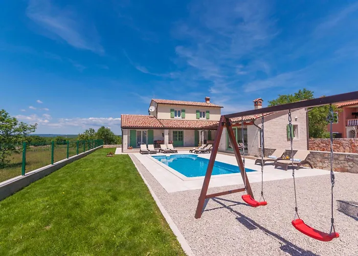 Macarinka, A Luxurious, Private Minutes From The * Ubasico
