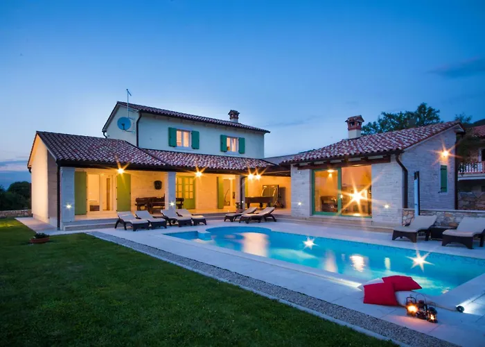 Macarinka, A Luxurious, Private Minutes From The