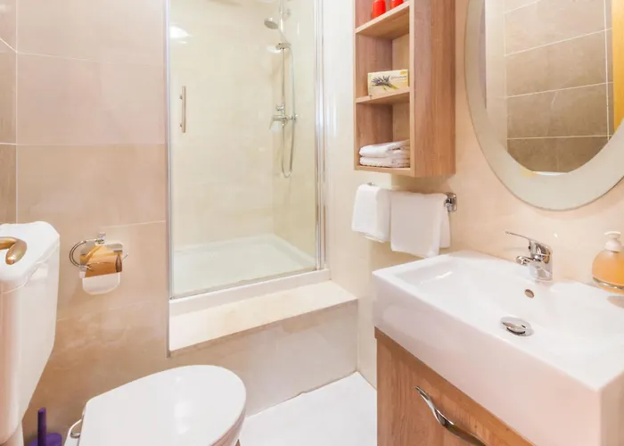 Macarinka, A Luxurious, Private Minutes From The