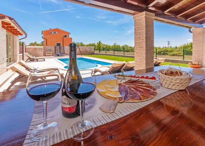 Сasa de vacaciones Macarinka, A Luxurious, Private Minutes From The
