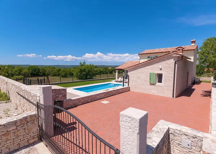 Macarinka, A Luxurious, Private Minutes From The