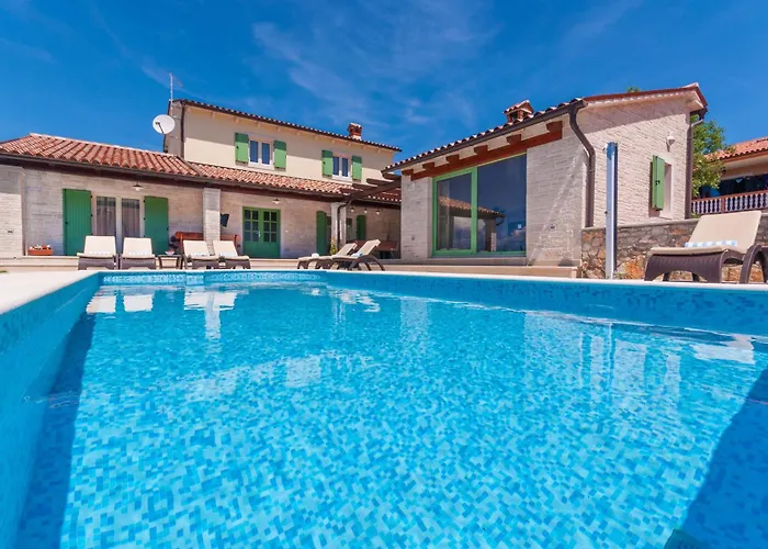 Macarinka, A Luxurious, Private Minutes From The Сasa de vacaciones