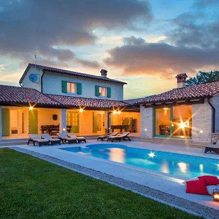 Macarinka, A Luxurious, Private Minutes From The *