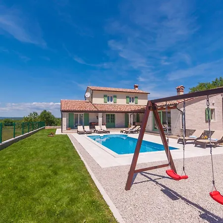 Macarinka, A Luxurious, Private Minutes From The * Ubasico