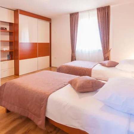 Holiday home Macarinka, A Luxurious, Private Minutes From The Ubasico