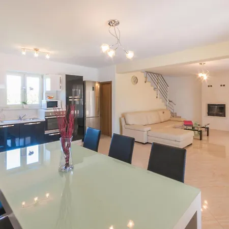 Macarinka, A Luxurious, Private Minutes From The *