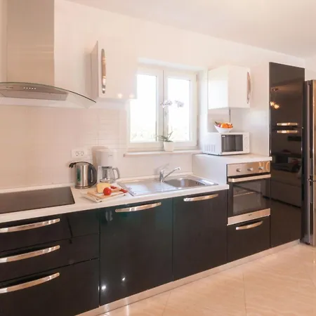 Macarinka, A Luxurious, Private Minutes From The *