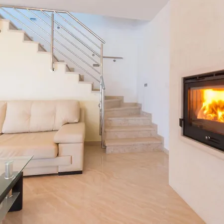 Macarinka, A Luxurious, Private Minutes From The * Ubasico