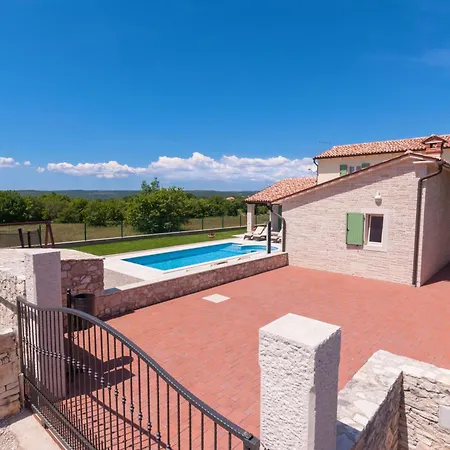 Macarinka, A Luxurious, Private Minutes From The