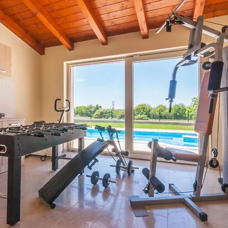 Holiday home Macarinka, A Luxurious, Private Minutes From The
