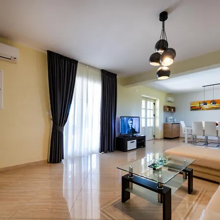 Macarinka, A Luxurious, Private Minutes From The Dom wakacyjny Ubasico
